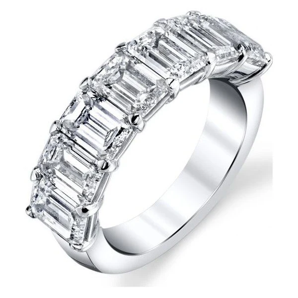 Seven-Stone Band · Emerald in white gold