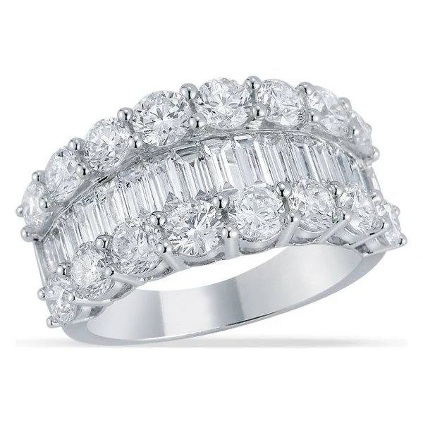 Round & Baguette Ring in white gold