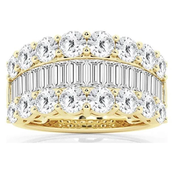 Round & Baguette Ring in yellow gold