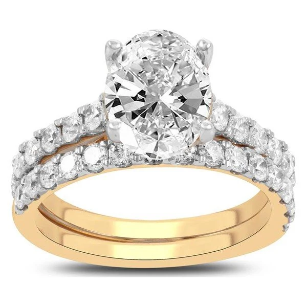 Oval Bridal Set in yellow gold